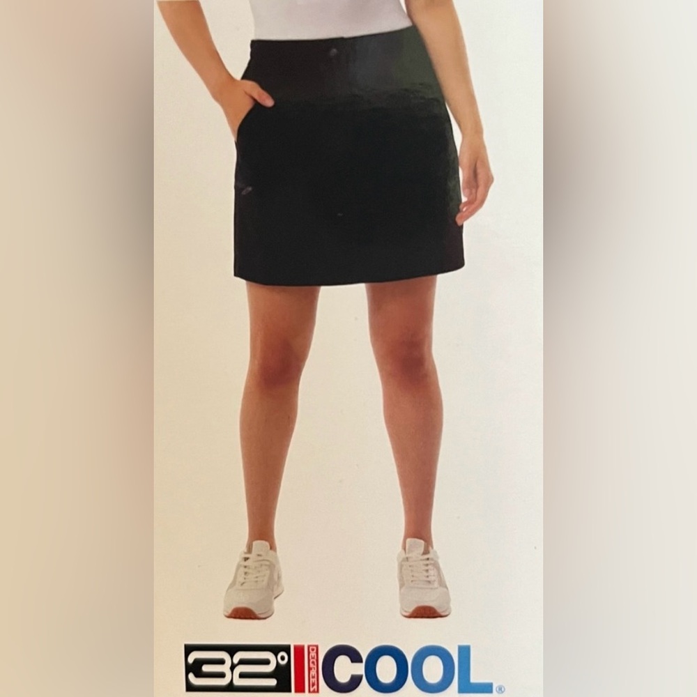 32 degrees cool skort with 2 pockets & side zipper pocket. NWT. Women’s size XL